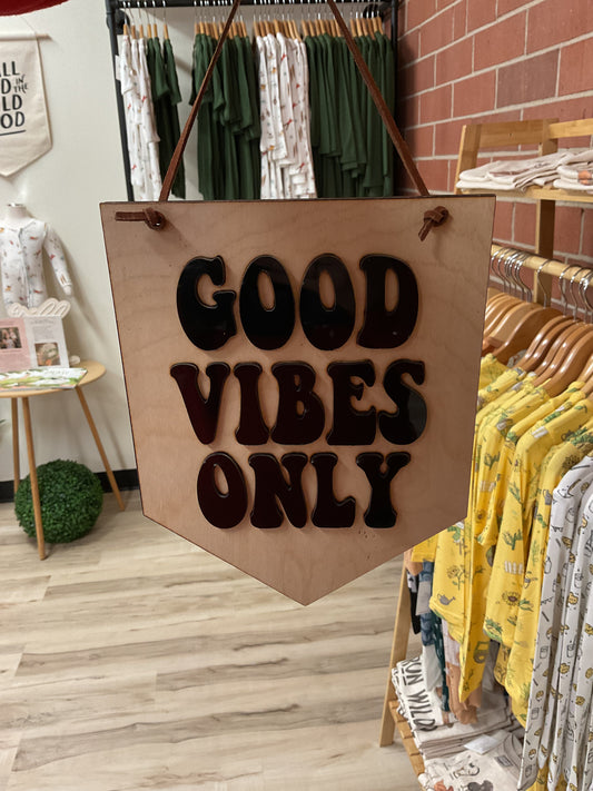 Good Vibes Only Sign: Black Writing